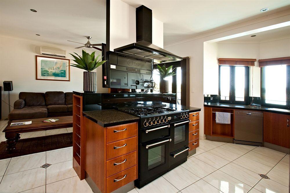 Aparthotel At Waterfront Whitsunday Retreat - Adults Only à Airlie Beach Extérieur photo