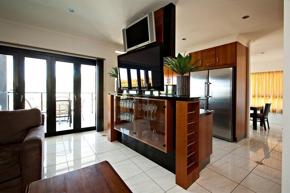 Aparthotel At Waterfront Whitsunday Retreat - Adults Only à Airlie Beach Extérieur photo