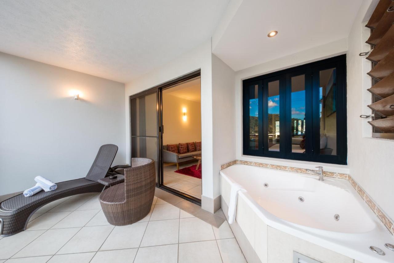 Aparthotel At Waterfront Whitsunday Retreat - Adults Only à Airlie Beach Extérieur photo