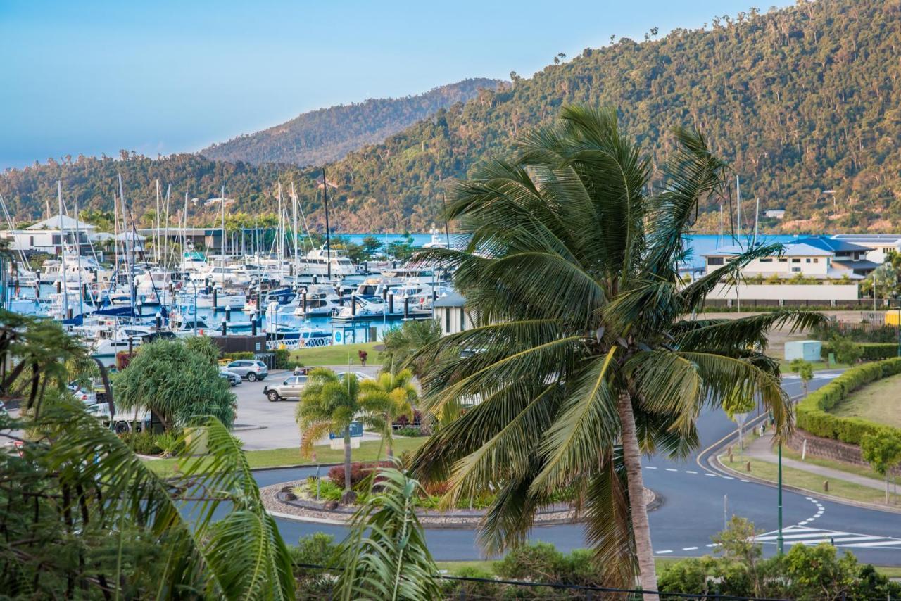 Aparthotel At Waterfront Whitsunday Retreat - Adults Only à Airlie Beach Extérieur photo