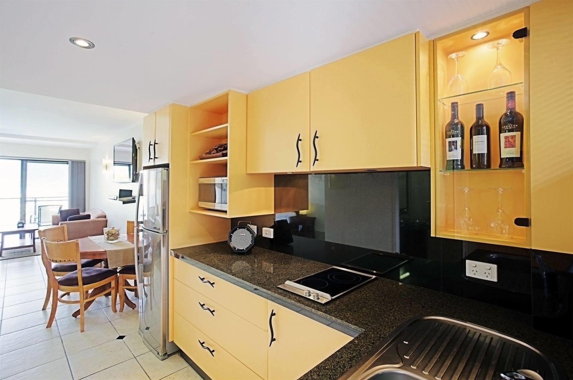 Aparthotel At Waterfront Whitsunday Retreat - Adults Only à Airlie Beach Extérieur photo