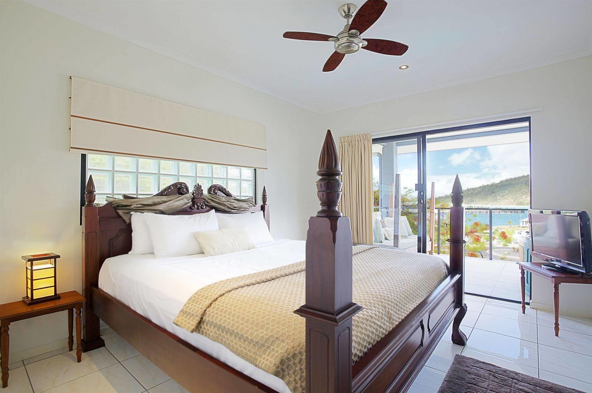 Aparthotel At Waterfront Whitsunday Retreat - Adults Only à Airlie Beach Extérieur photo