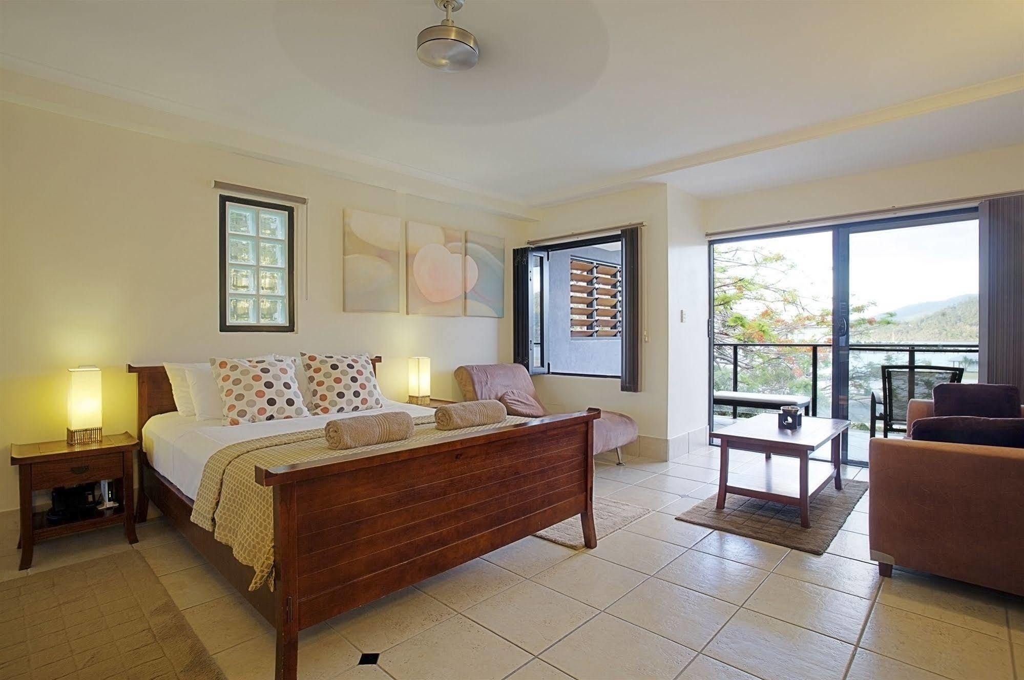 Aparthotel At Waterfront Whitsunday Retreat - Adults Only à Airlie Beach Extérieur photo
